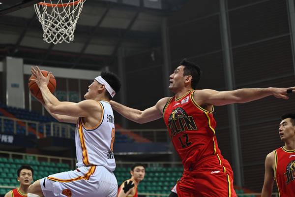 2分钟2球，2-1，西甲第16掀翻巴萨的绊脚石，提前1轮保级成功