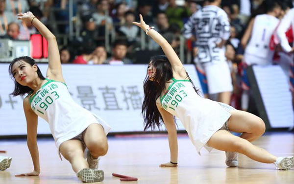 《NBA扩军风云：32队时代开启！你的主队可能被“流放”东部？